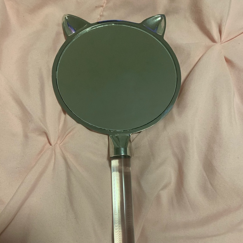 Cat mirror